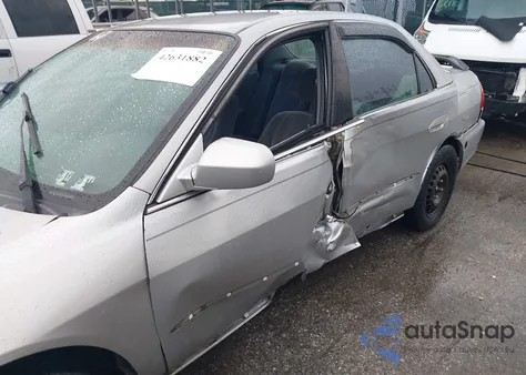 2000 Honda Accord 2.3 Lx from USA, damaged, VIN 1HGCG6658YA076894